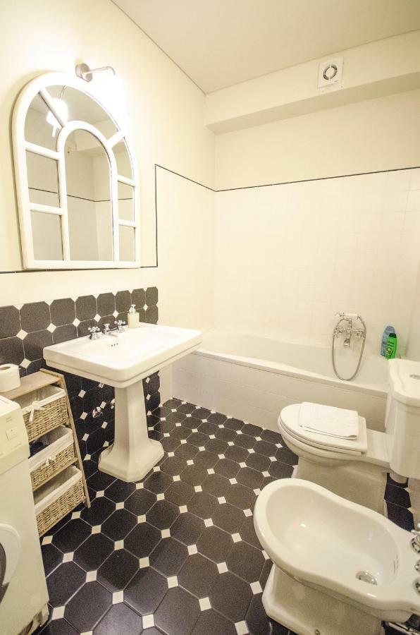 Azeglio Apartment, A Due Passi Da Piazza Maggiore بولونيا المظهر الخارجي الصورة